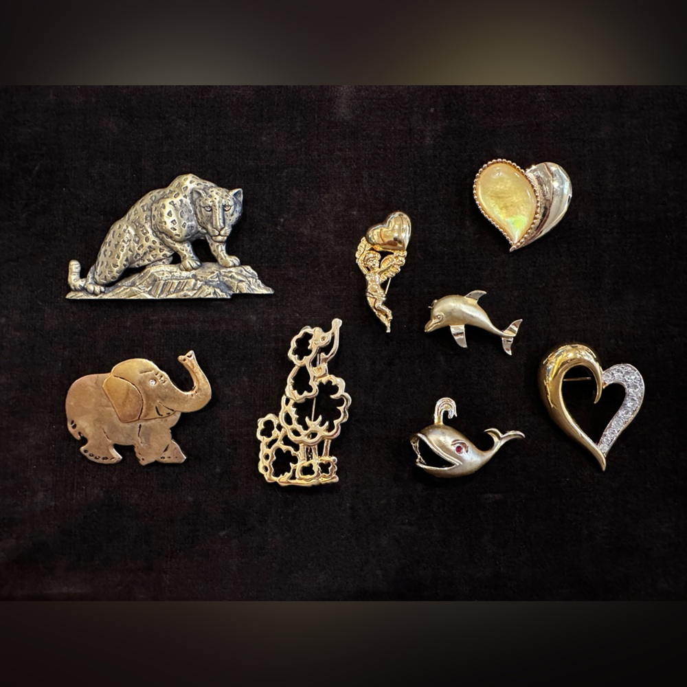 8 pc Vintage Brooch